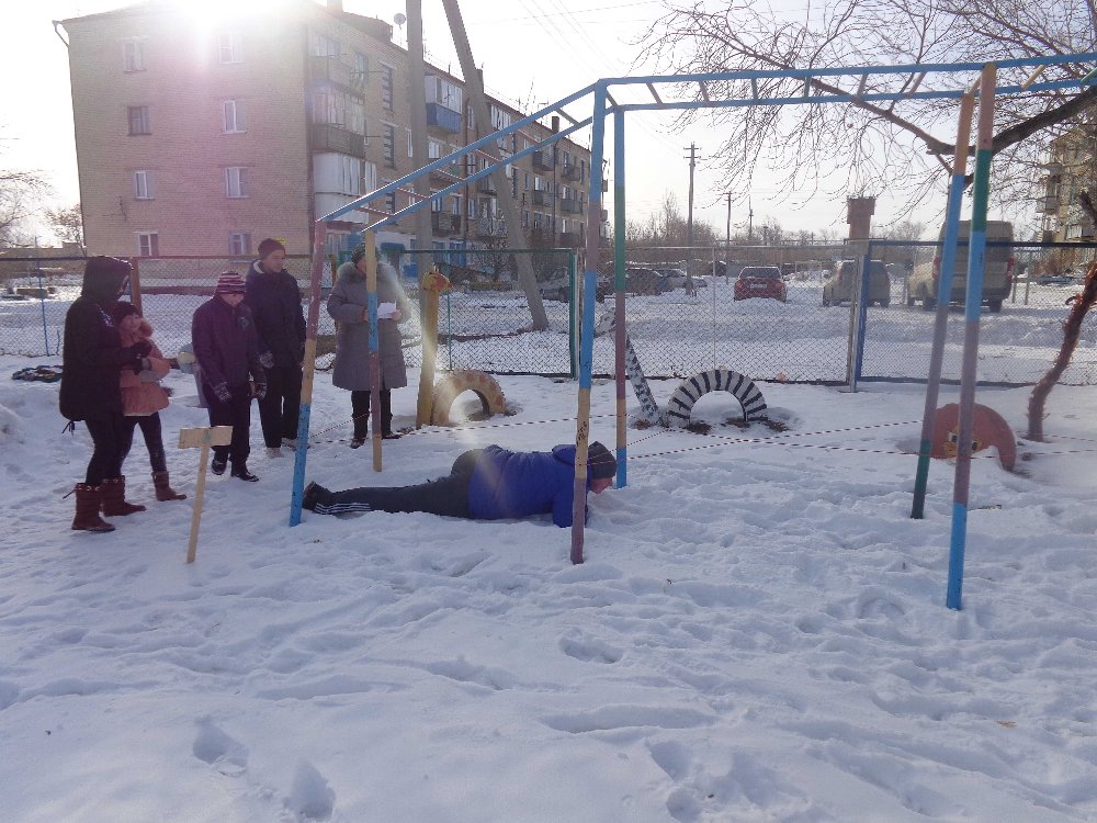Дети и взрослые играли в «Зарницу»
