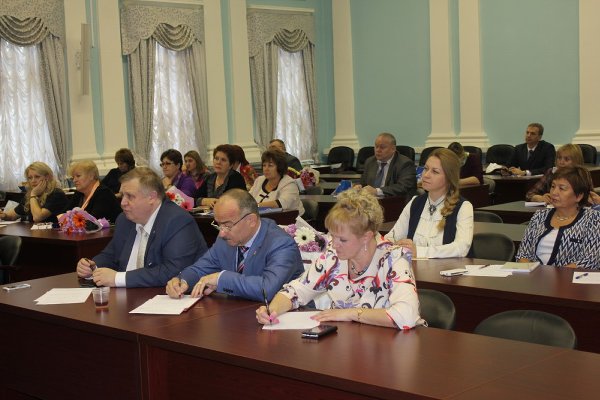 Руководитель общественной приемной губернатора Любовь Меньшенина отмечена знаком