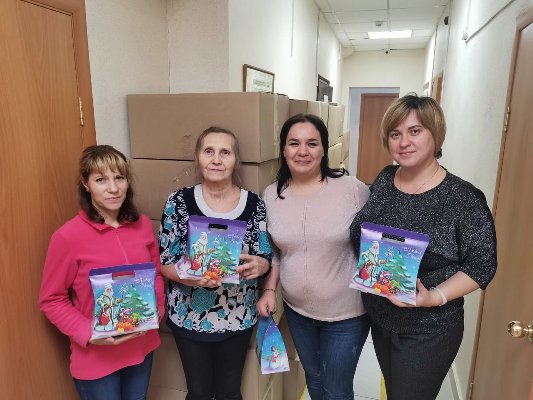 В район привезли новогодние подарки от губернатора
