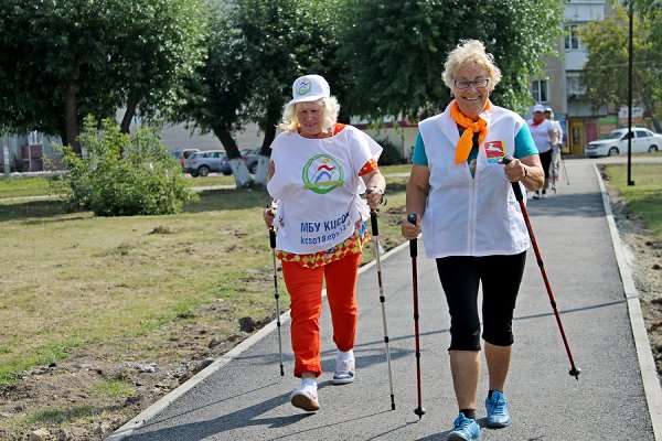 В Еманжелинске состоялся I открытый фестиваль по скандинавской ходьбе среди ветеранов
